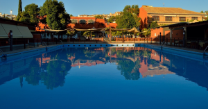 instalaciones restaurante guerra piscina en granada